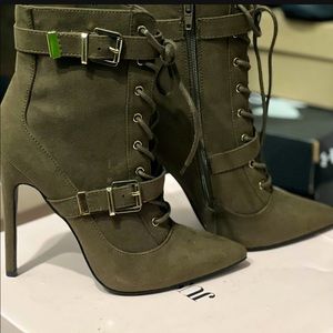 *NEW* Olive boots
